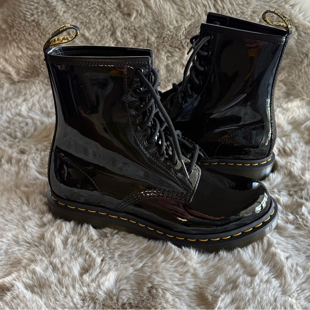 Dr. Martens 11821 Shiny Patent Leather Lace Up Black Boots Size 8